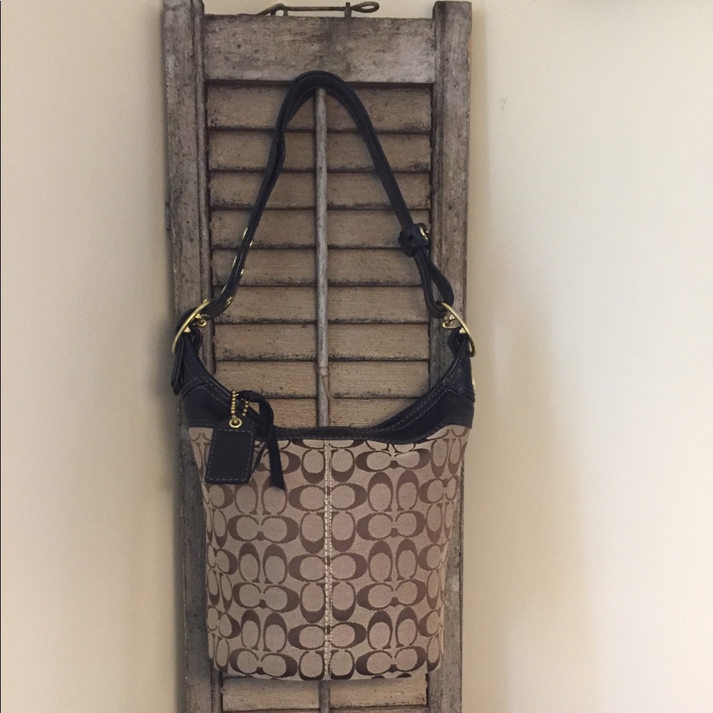AUTHENTIC Signature Coach Hobo Bucket bag